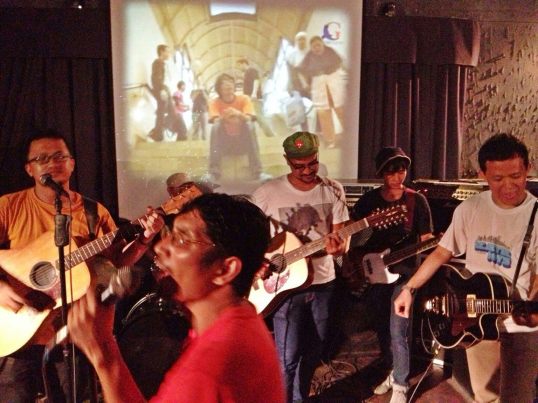 resiko drummer kalo difoto jarang terlihat ;P