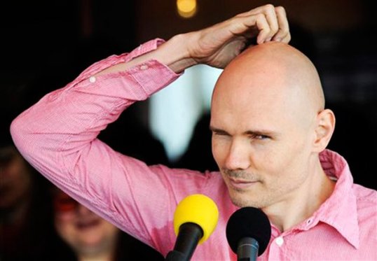 billy-corgan-pun-mikir